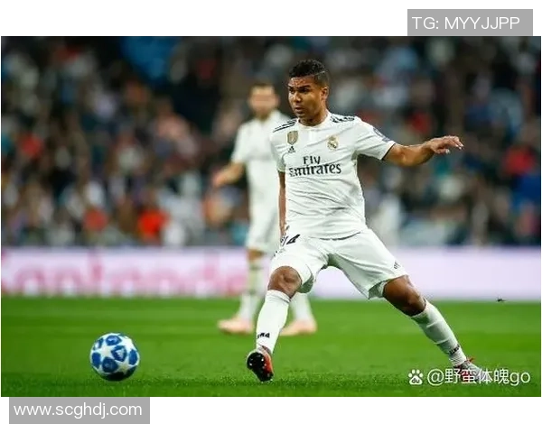 肌肉足球明星：强健体魄与赛场风采的完美融合展现