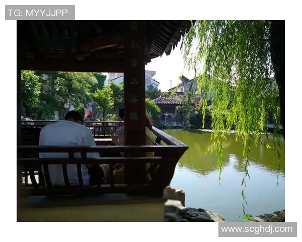 钻石贴画艺术展现足球球星风采 精致细腻的创作将体育与艺术完美融合